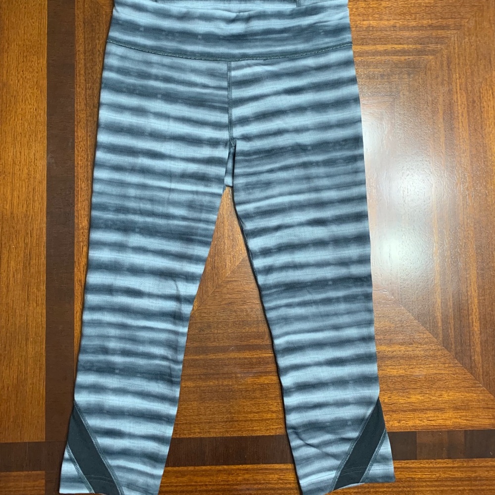 UNDER ARMOUR WOMEN'S STUDIO FITTED PRINTED CAPRI